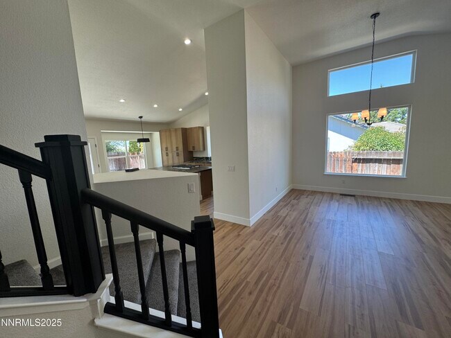 Building Photo - 1665 Southview Dr