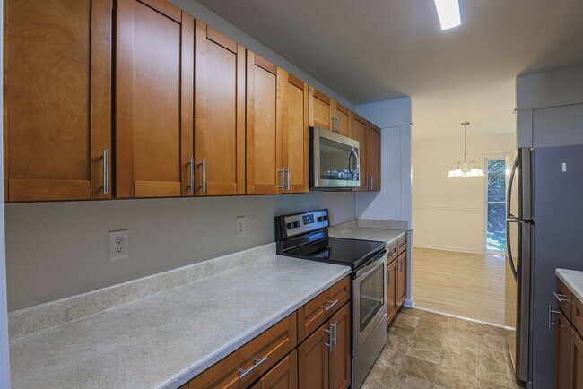 Building Photo - 821 Johahn Dr