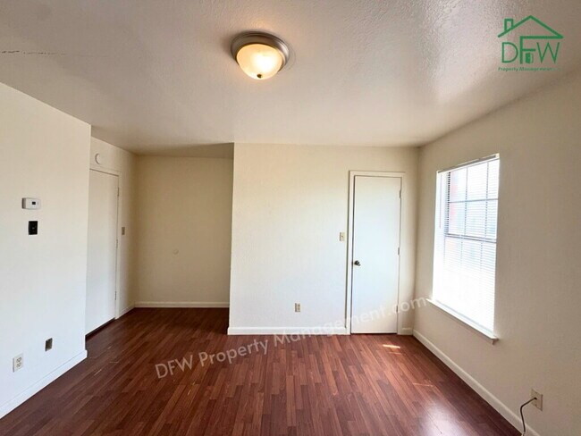 Building Photo - 2-Bed, 1.5-Bath Townhome in Celina ISD - W/D Connections