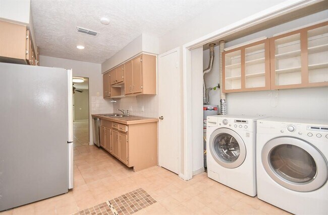 Building Photo - 15063 Woodforest Blvd