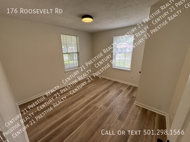 Building Photo - 176 Roosevelt Rd