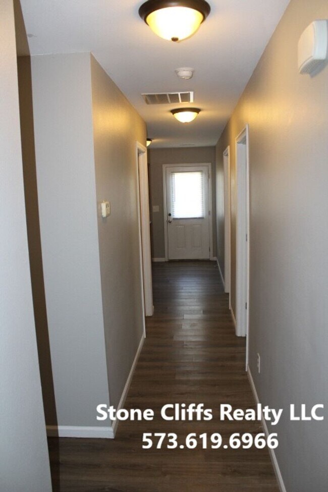 Building Photo - 185 Hickory Ln