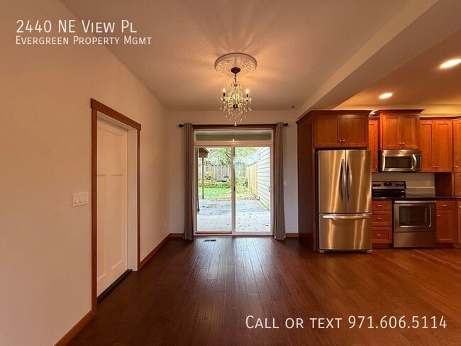 Building Photo - 2440 NE View Pl