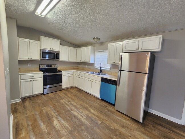 Kitchen - 13281 Hammack Rd