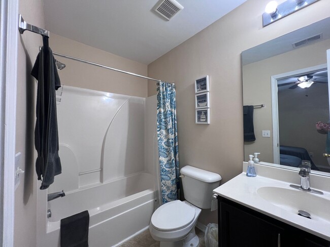 Building Photo - 2 bedroom 2.5 bath Townhome in Godley Park