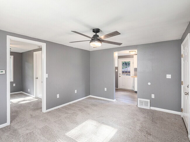 Building Photo - 5102 NE 47th Terrace