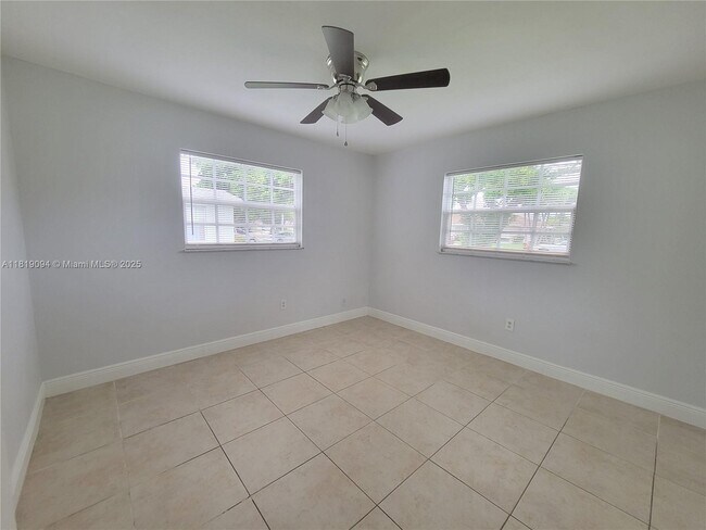 Building Photo - 1814 Oakmount Dr