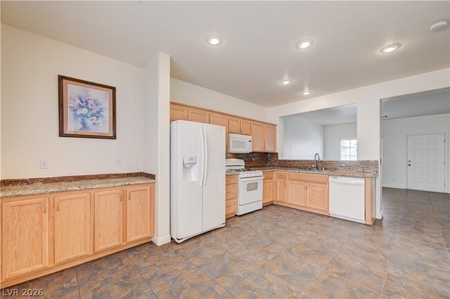 Building Photo - 9934 Star Lake Ave