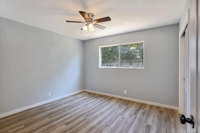 Building Photo - Stunning 1 Story Home Professionally Remod...