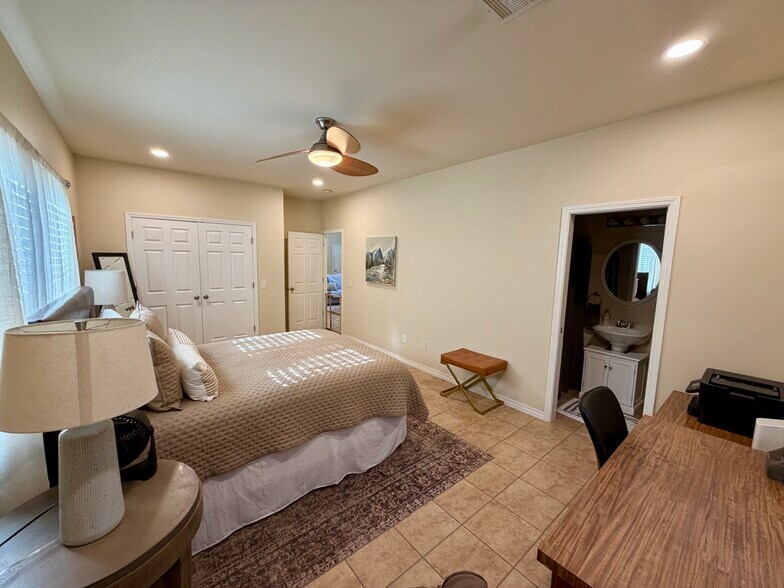 Building Photo - 1244 N Lewis Ave