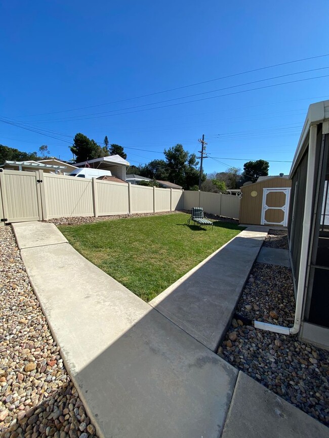 Building Photo - 3 Bed-2 Bath Tri-Level Home in El Cajon