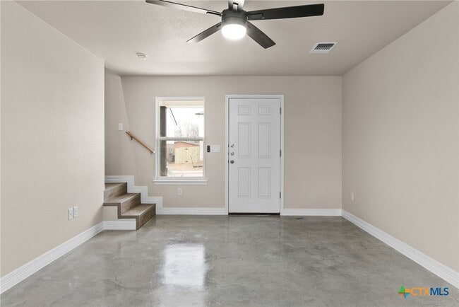 Building Photo - 803 Meadow Cir