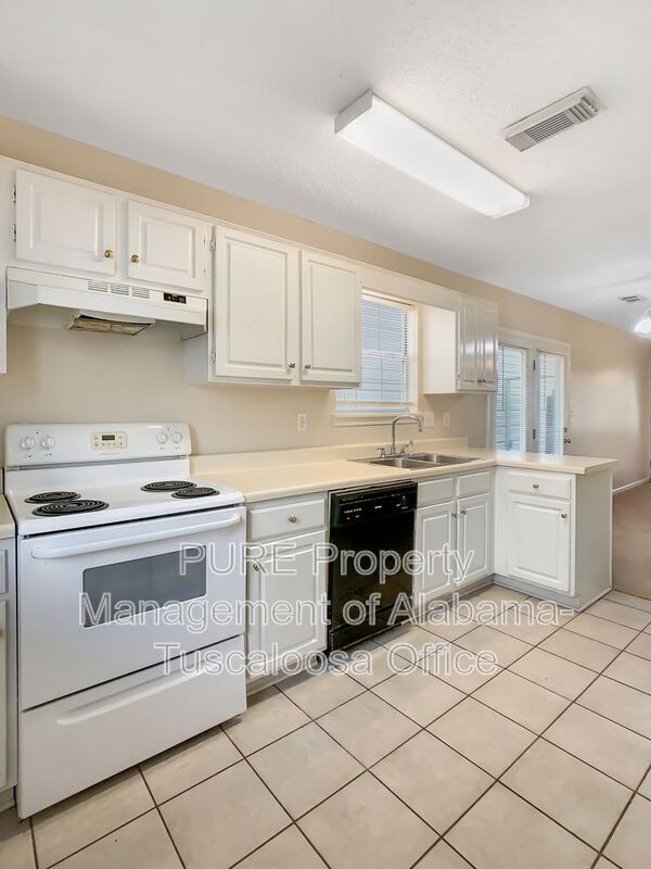 Building Photo - 1368 Southern Gardens Dr