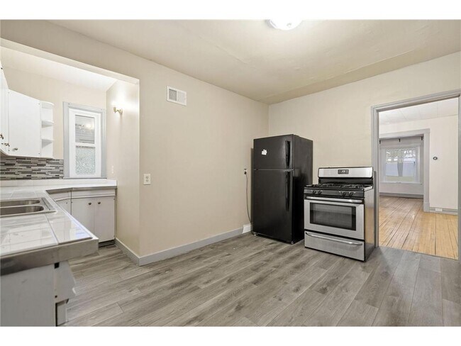 Building Photo - 3451 N Oliver Ave