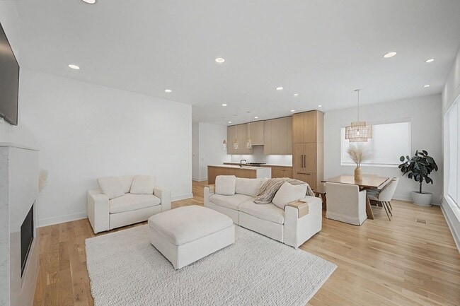 Building Photo - 2510 Barclay Dr