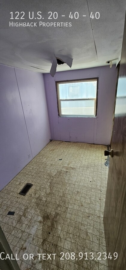 Building Photo - 122 US-20