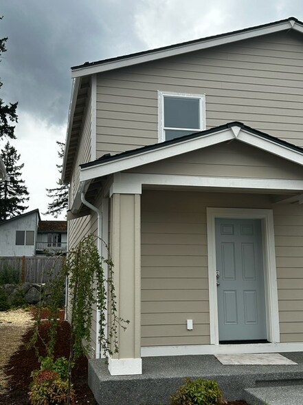 Building Photo - 4328 SE Elijah Ct