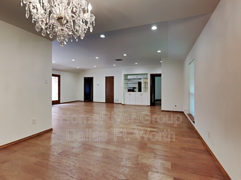 Building Photo - 1216 Glen Cove Dr