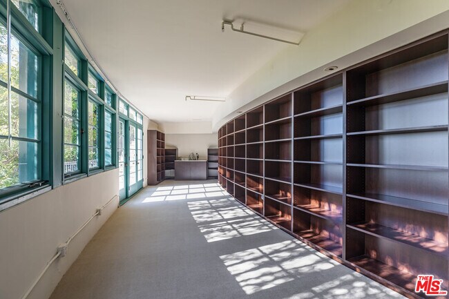 Building Photo - 8440 Harold Way