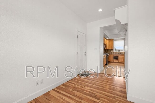 Building Photo - 868 E Sandusky Dr