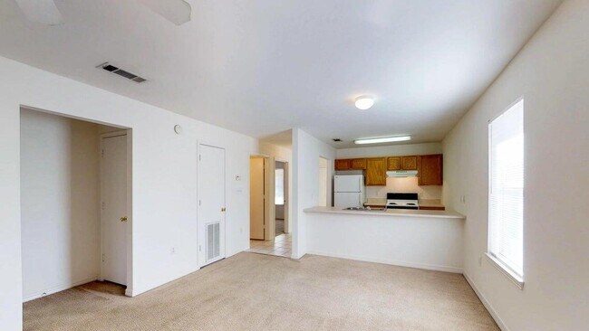 Building Photo - 895 Silverwood
