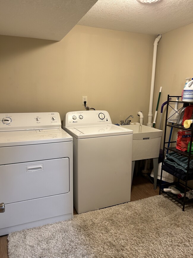 Laundry - 720 W Maple St