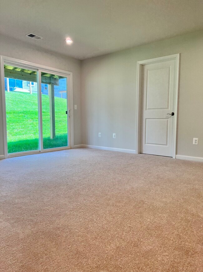 Family Room - 4511 Dupree St