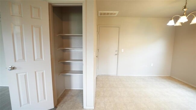 Building Photo - 5705 Knoll Pines Pass