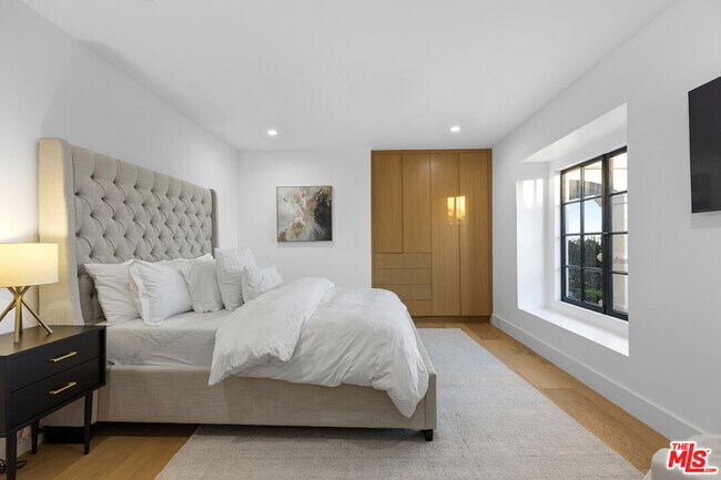Building Photo - 3909 Villa Costera