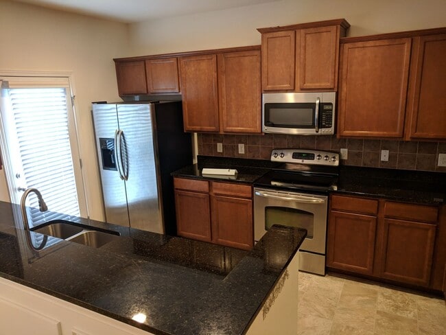 Building Photo - Steele Creek area townhome