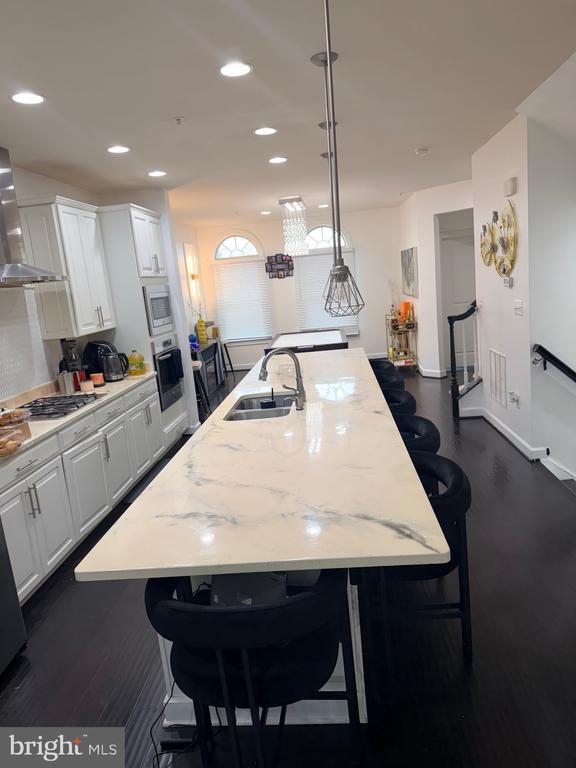 Building Photo - 7413 Matapan Dr