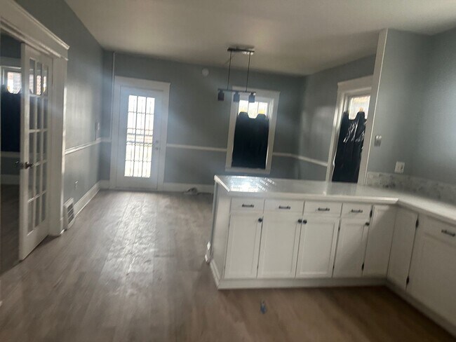 Building Photo - Halliday-2