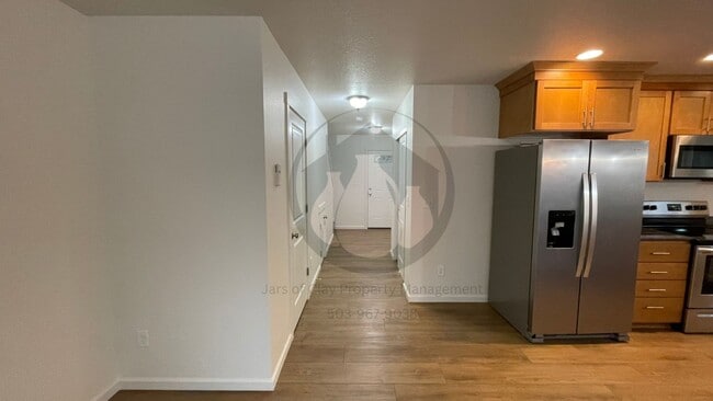 Building Photo - Willamina Duplex