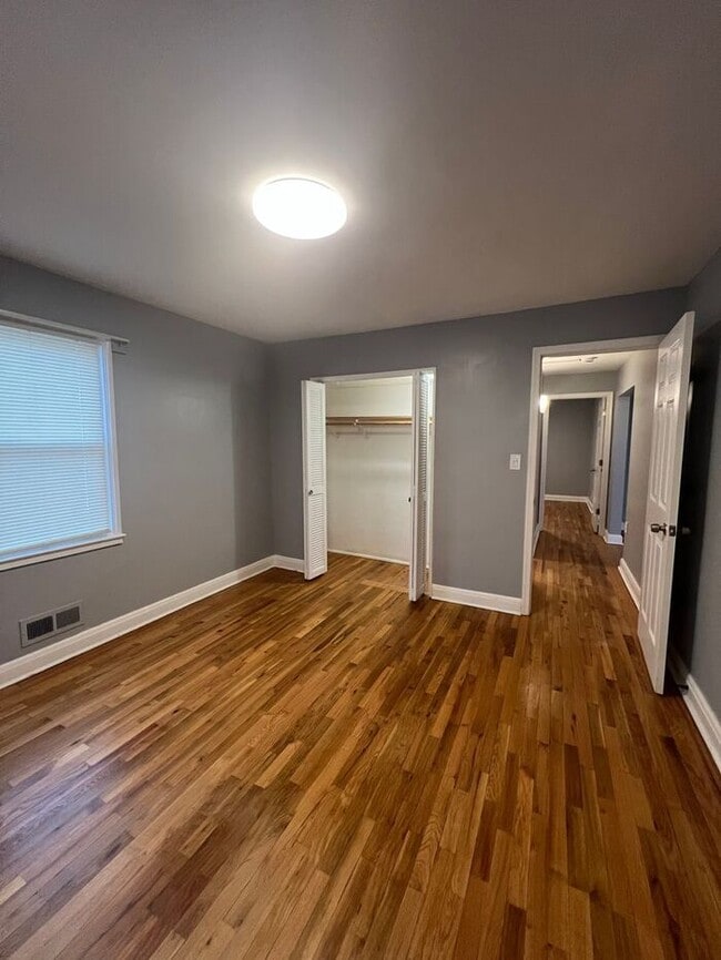 Building Photo - 2500 Linwood Rd