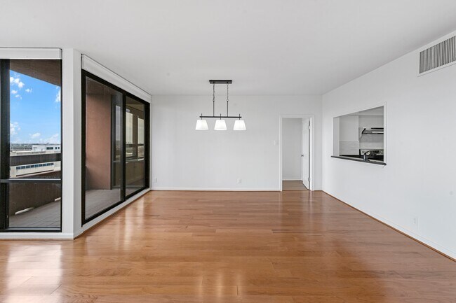 Building Photo - 5150 Hidalgo St