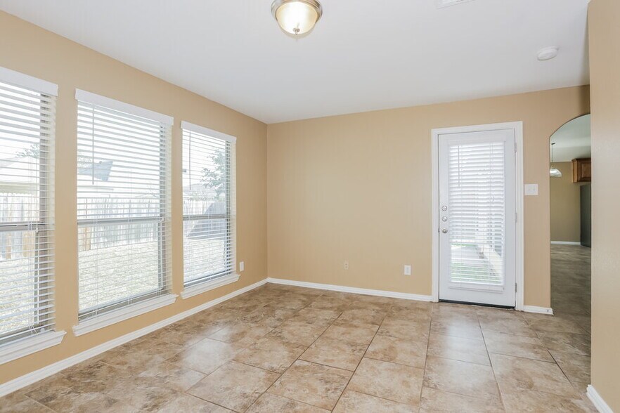 Building Photo - 1901 Belshire Ct