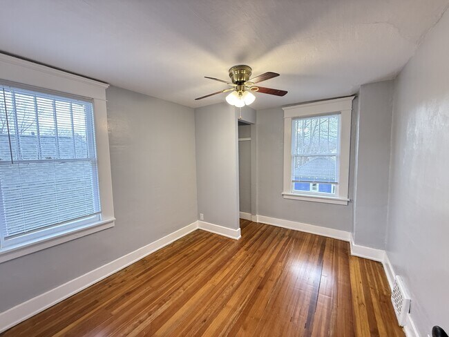 Building Photo - 1528 Vermont Ave