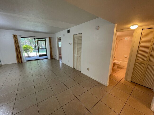 Building Photo - ANNUAL RENTAL - 2 BED / 2 BATH IN PINE HAVEN!