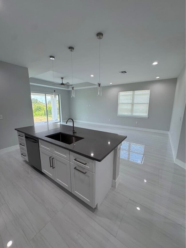 Building Photo - 7229 David Blvd