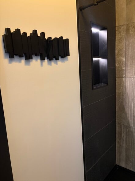 Building Photo - 1 E Scott St