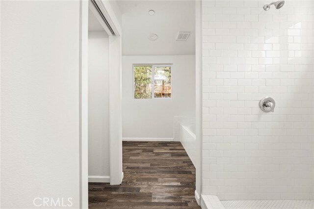 Building Photo - 2042 Buckthorn Rd