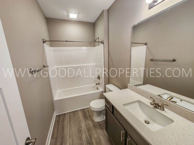 Building Photo - Newer 4 Bedroom, 3 Bath 3 car garage Home in Waukee with a 3-Car Garage