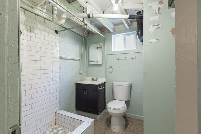 Building Photo - Charming Renovated Bungalow in Grove Park ...