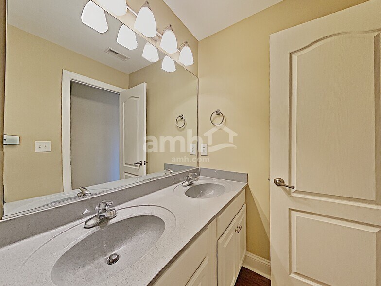 Building Photo - 2710 Marilyn Ct