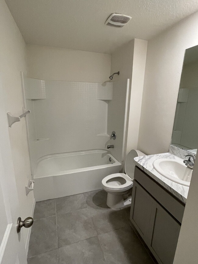 Building Photo - Beautiful 4-Bedroom Modern Home in the Desirable Brookside Community | Ruskin