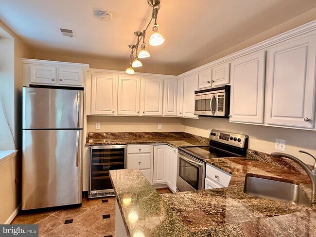Building Photo - 2930 Yarling Ct
