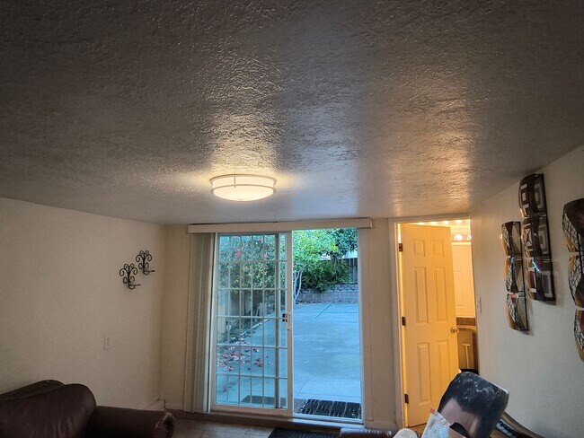 Building Photo - Cozy 3 BD/2 BATH Single Family Home With 2 Floors Located in Albany, Ca.