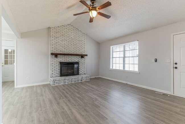 Building Photo - Ranch 3 bedroom 2 bath !