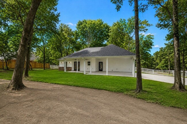 Building Photo - 5161 Lazy Ln