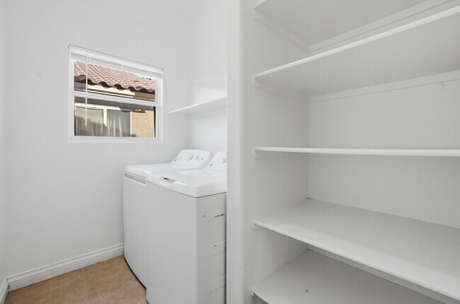 Building Photo - Stunning 4 bedroom home In North Las Vegas